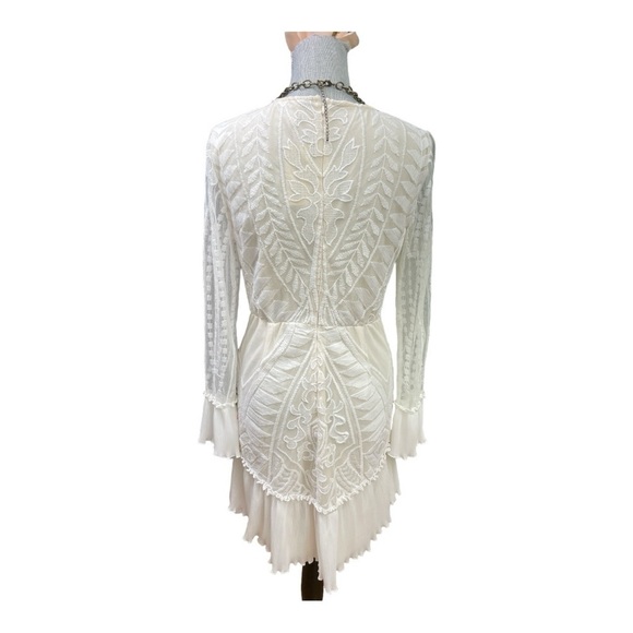 SIMPLEE LACE PLEATED
RUFFLE DRESS SIZE LARGE - Picture 4 of 11